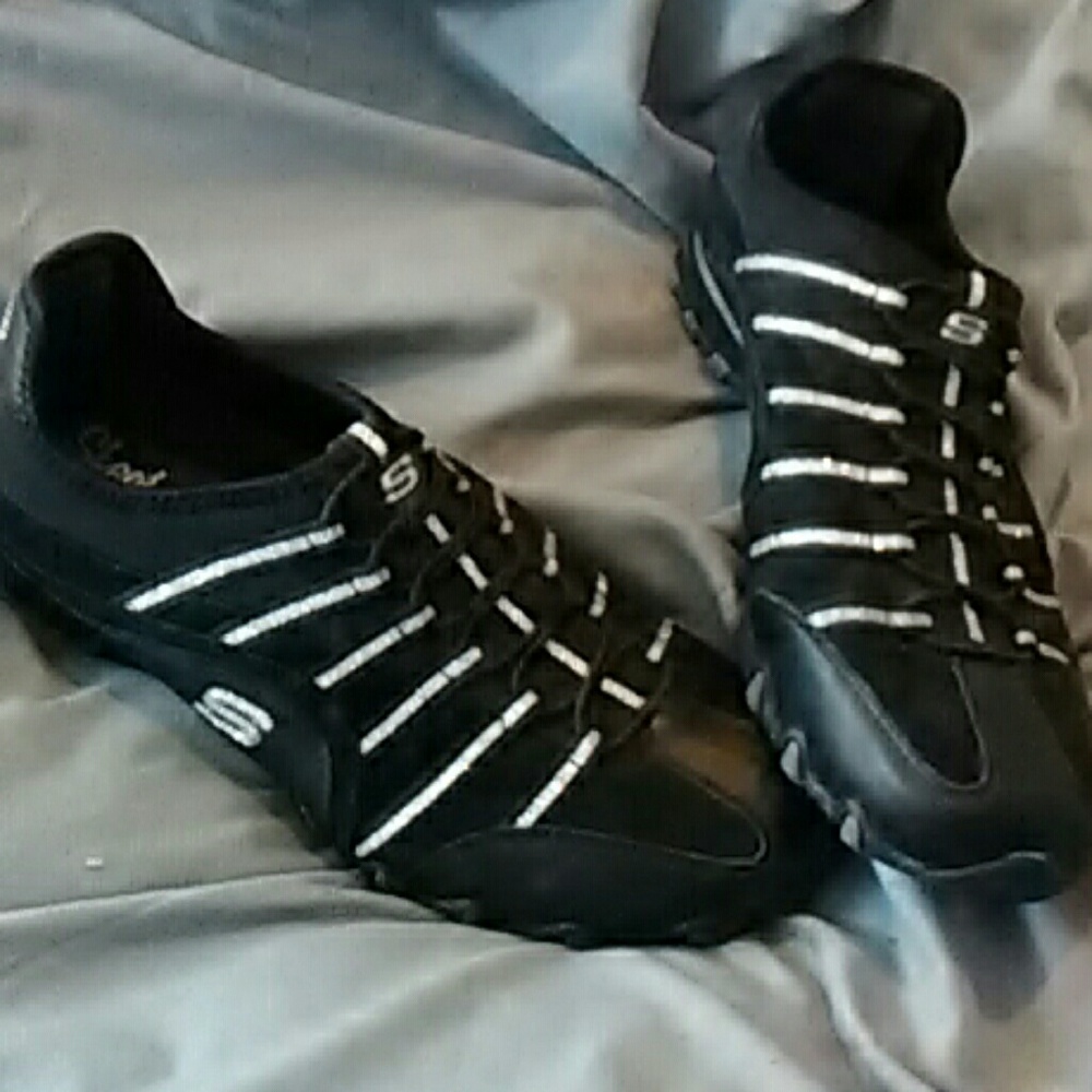 Sketchers slip on tennis shoes